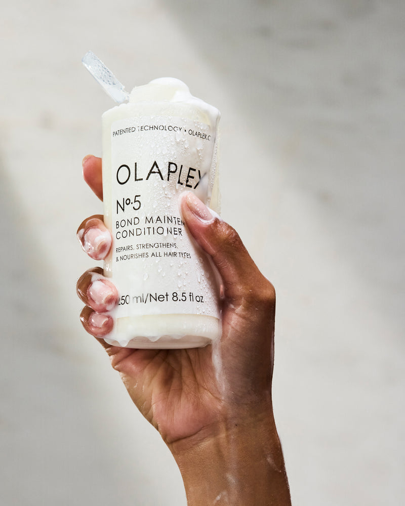 Nº.5 Bond Maintenance Conditioner vs. Nº.5 Leave-In: What’s the Difference?